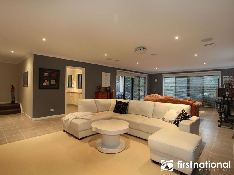 2 Leichhardt Way, Berwick VIC 3806