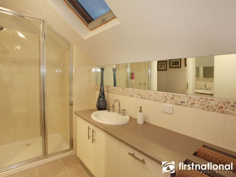 2 Leichhardt Way, Berwick VIC 3806