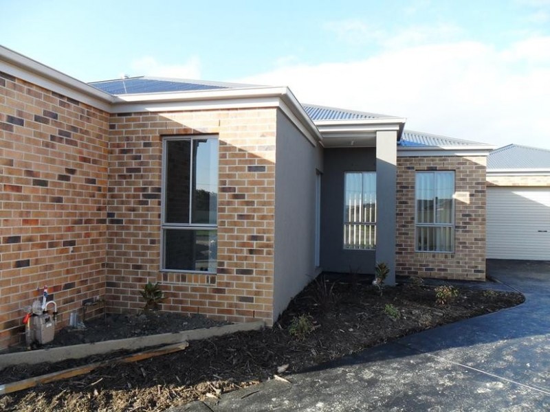 1/7 Delft Court, Pakenham VIC 3810