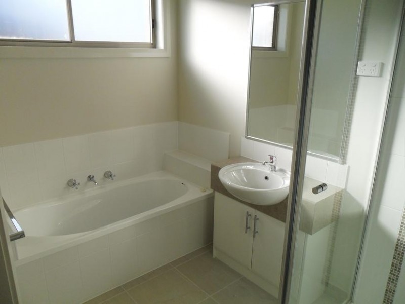 1/7 Delft Court, Pakenham VIC 3810