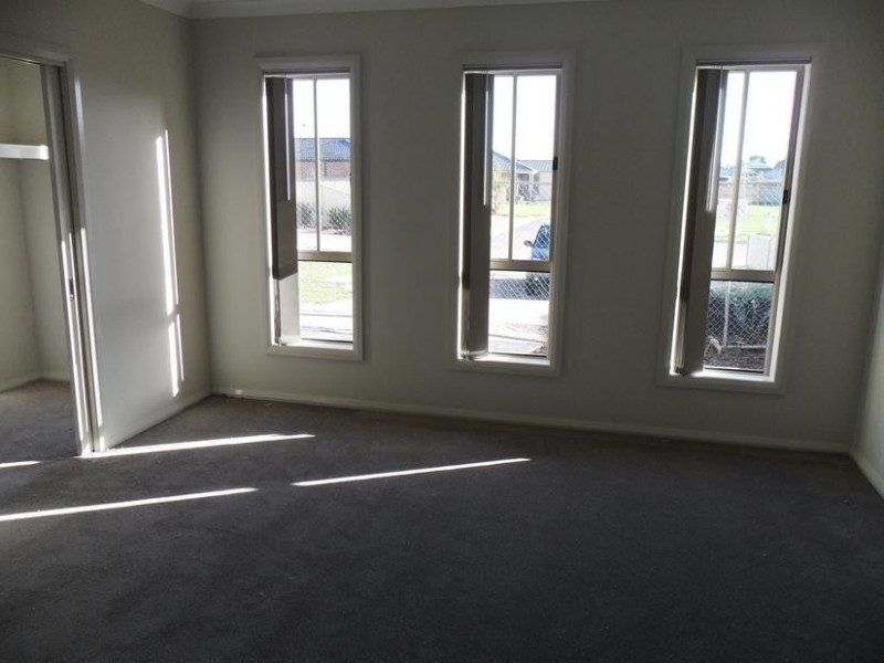 1/7 Delft Court, Pakenham VIC 3810