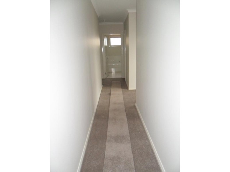 2/7 Delft Place, Pakenham VIC 3810