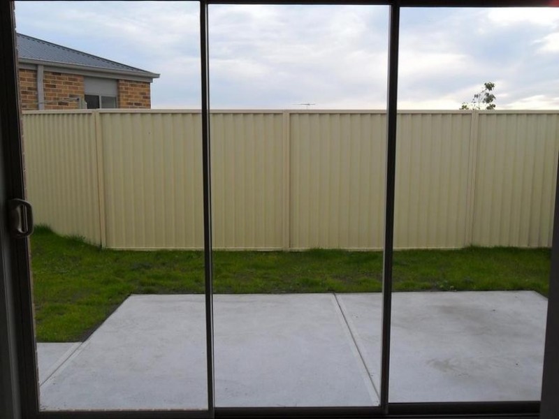 2/7 Delft Place, Pakenham VIC 3810