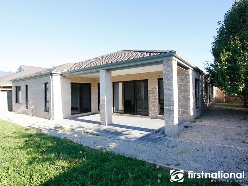 10 Mandurah Chase, Berwick VIC 3806