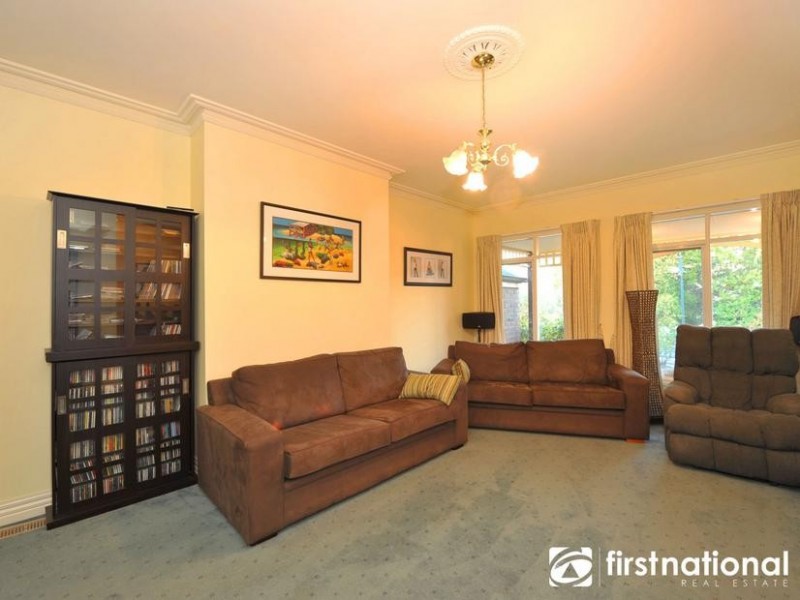 15 Cara Crescent, Berwick VIC 3806