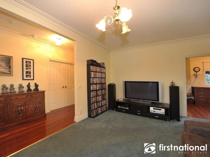 15 Cara Crescent, Berwick VIC 3806