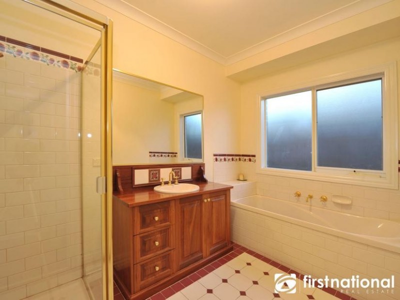 15 Cara Crescent, Berwick VIC 3806