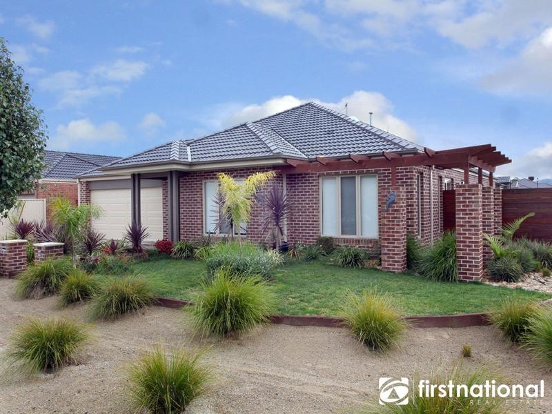8 Page Close, Pakenham VIC 3810