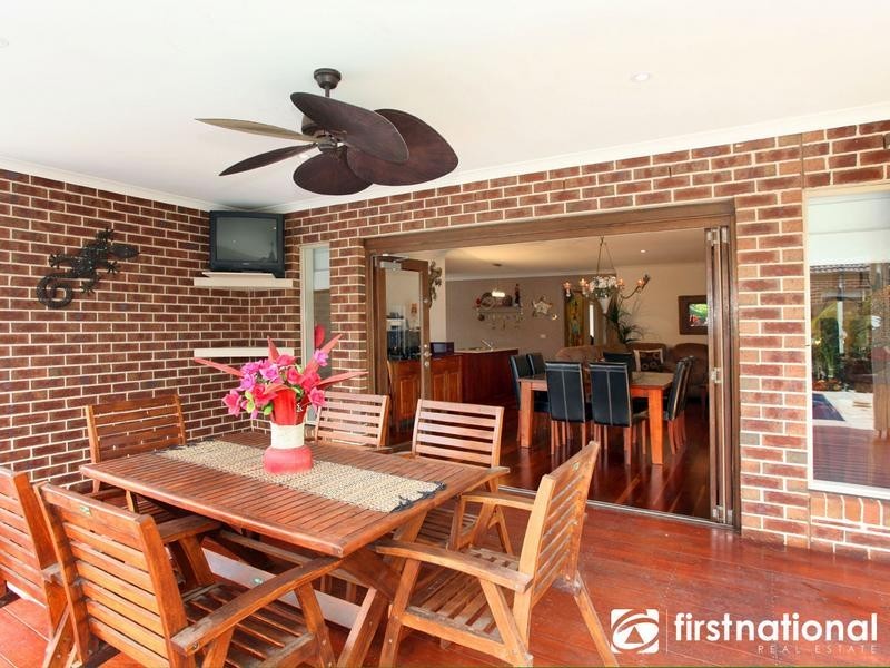 8 Page Close, Pakenham VIC 3810