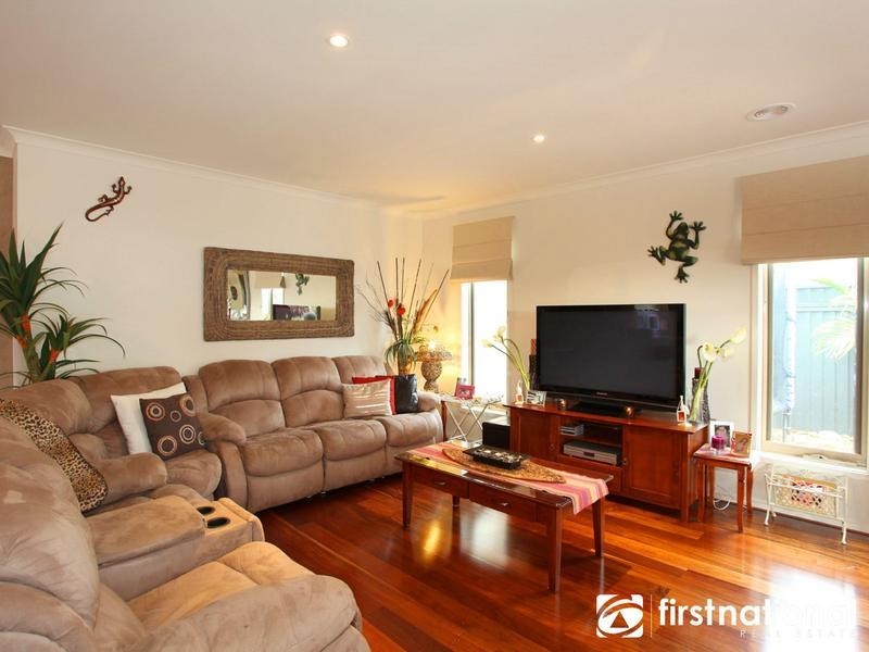 8 Page Close, Pakenham VIC 3810