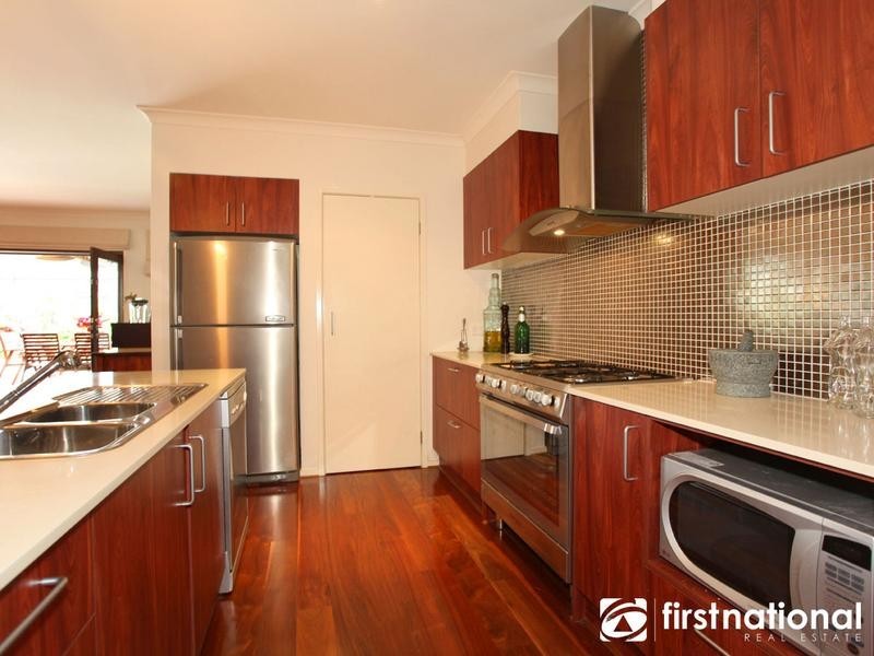 8 Page Close, Pakenham VIC 3810
