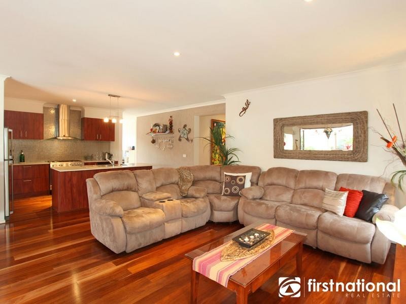 8 Page Close, Pakenham VIC 3810