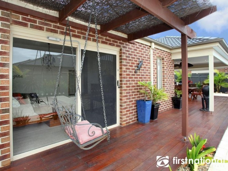 8 Page Close, Pakenham VIC 3810