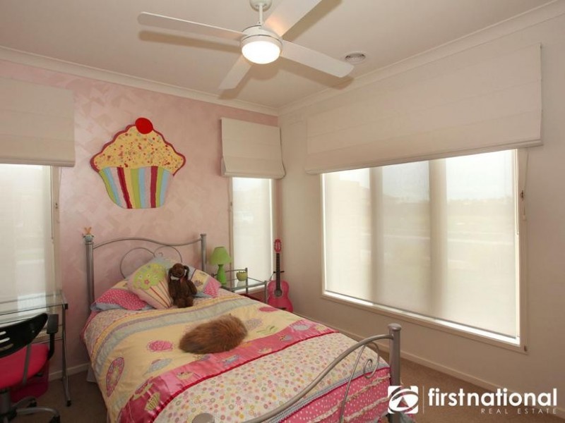 8 Page Close, Pakenham VIC 3810