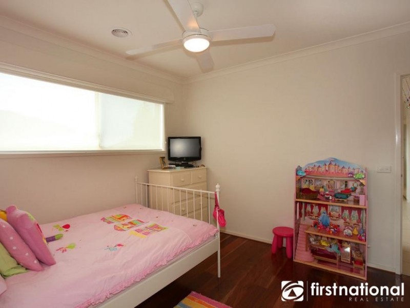 8 Page Close, Pakenham VIC 3810