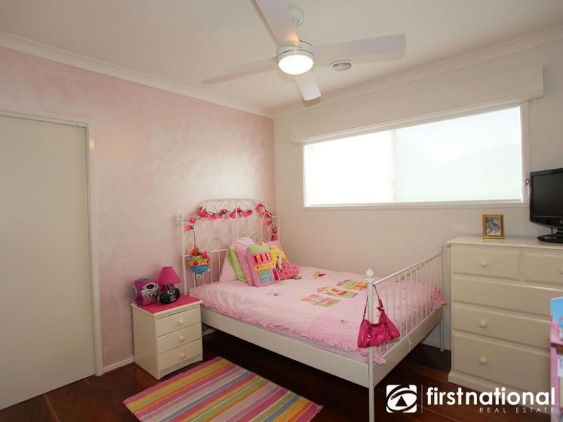 8 Page Close, Pakenham VIC 3810