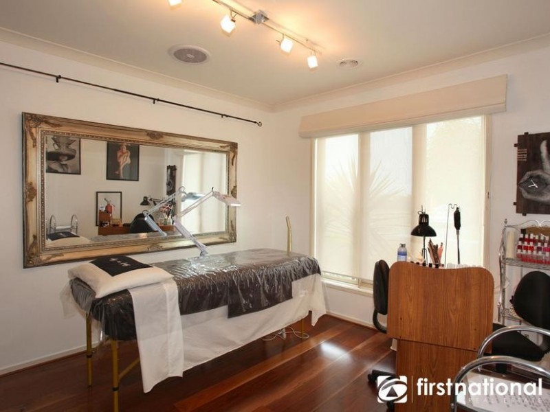 8 Page Close, Pakenham VIC 3810