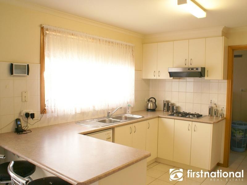 12 Cambridge Close, Cranbourne East VIC 3977