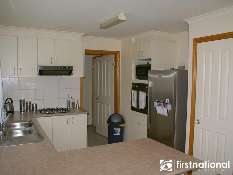 12 Cambridge Close, Cranbourne East VIC 3977