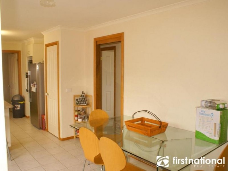 12 Cambridge Close, Cranbourne East VIC 3977