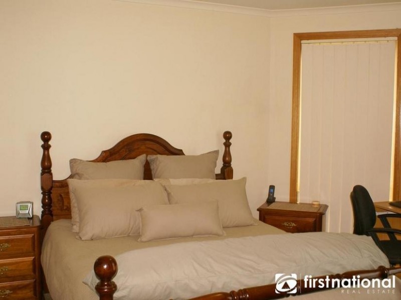 12 Cambridge Close, Cranbourne East VIC 3977