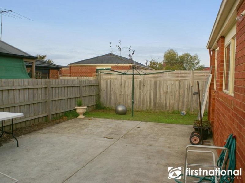 12 Cambridge Close, Cranbourne East VIC 3977