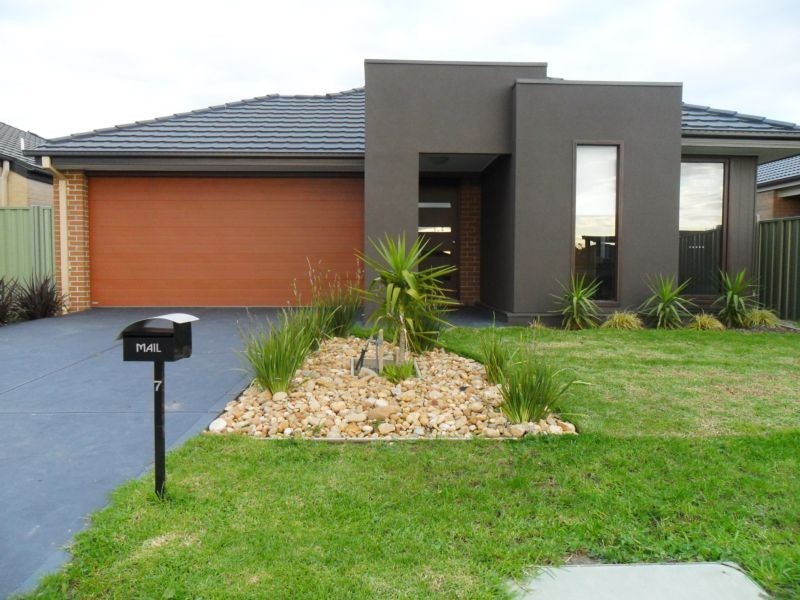 7 Day Lilly Court, Pakenham VIC 3810