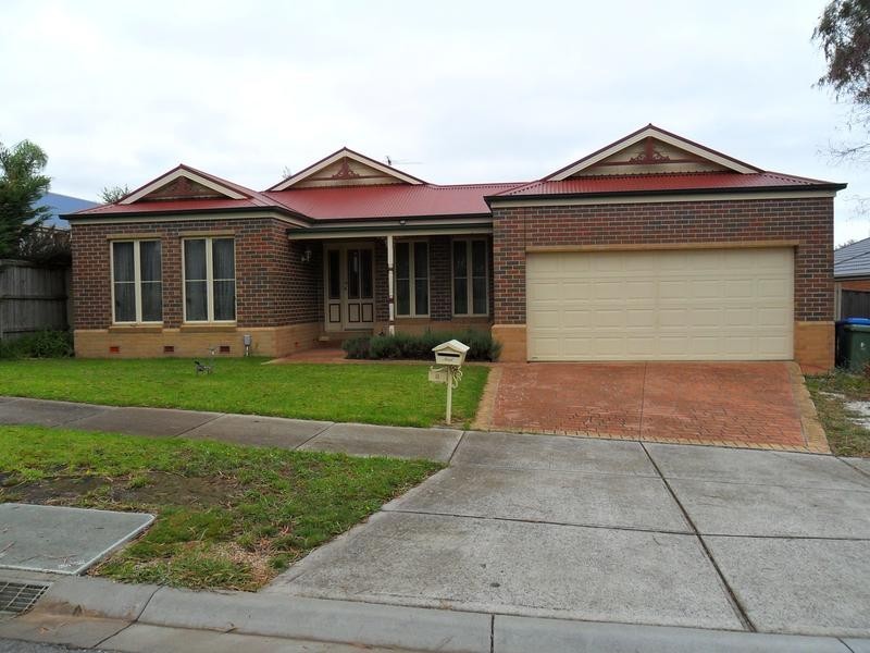 8 Carrick Place, Berwick VIC 3806