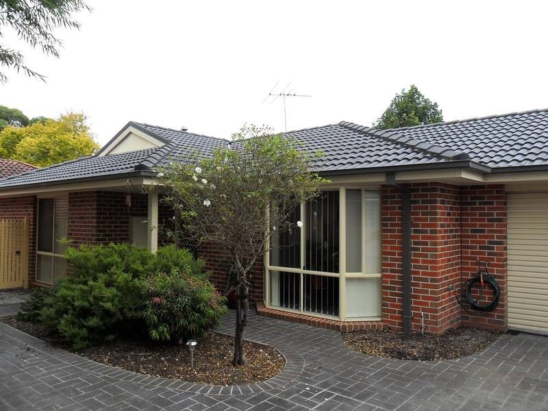 2/40 Ambleside Crescent, Berwick VIC 3806