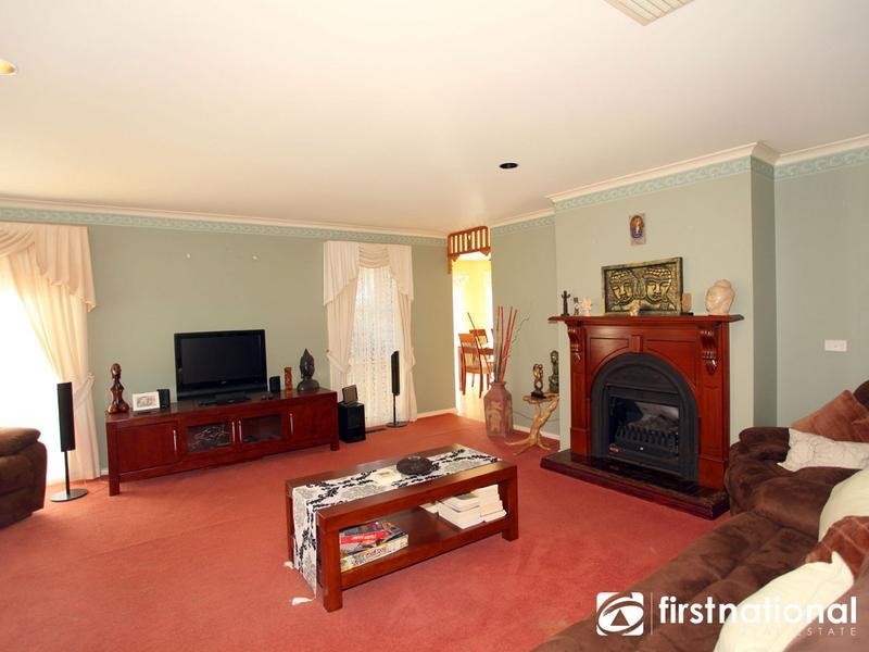 6 Harcourt Way, Berwick VIC 3806