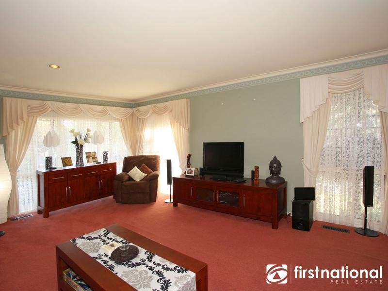 6 Harcourt Way, Berwick VIC 3806