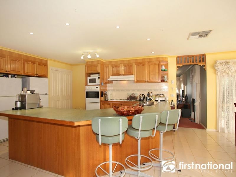 6 Harcourt Way, Berwick VIC 3806