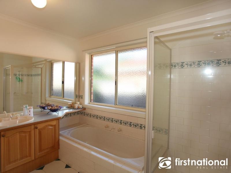 6 Harcourt Way, Berwick VIC 3806