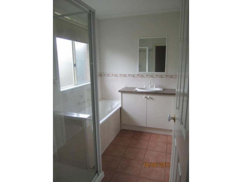 2/22 Jacqueline Place, Pakenham VIC 3810