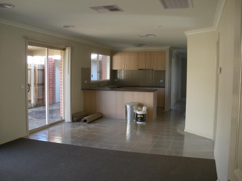 86 Melissa Way, Pakenham VIC 3810