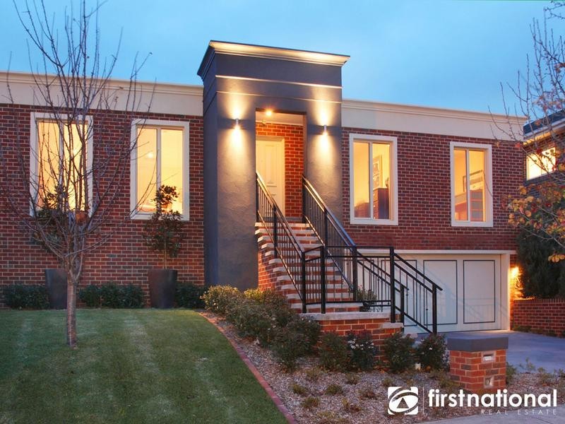 18 Fairholme Boulevard, Berwick VIC 3806