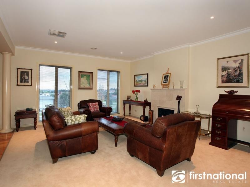 18 Fairholme Boulevard, Berwick VIC 3806