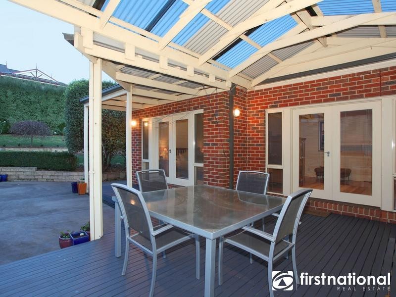 18 Fairholme Boulevard, Berwick VIC 3806