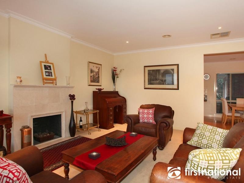 18 Fairholme Boulevard, Berwick VIC 3806