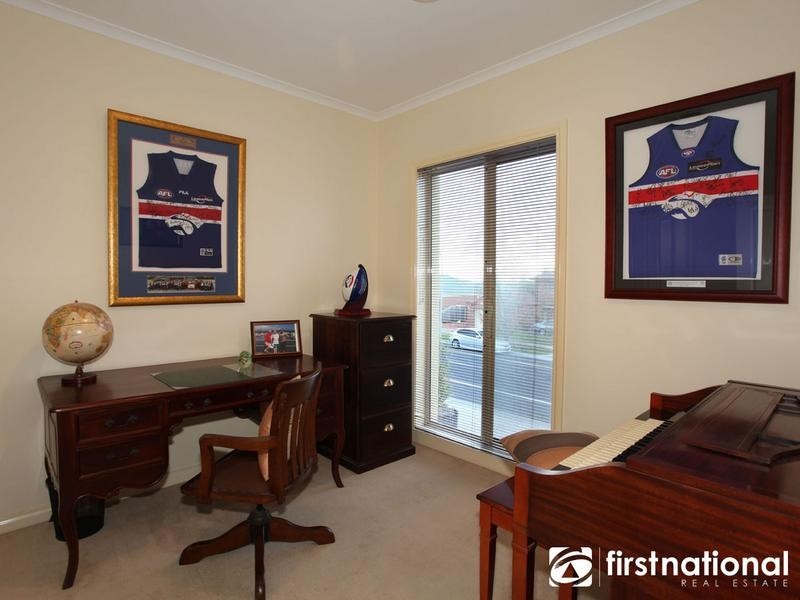 18 Fairholme Boulevard, Berwick VIC 3806