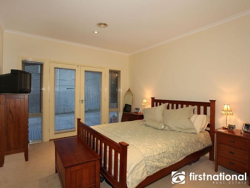 18 Fairholme Boulevard, Berwick VIC 3806