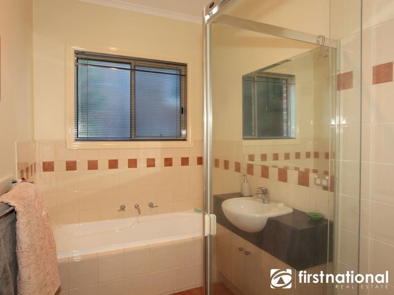 18 Fairholme Boulevard, Berwick VIC 3806