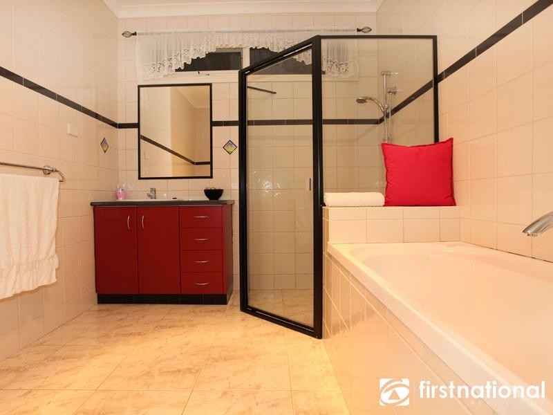 12 Glen Vista Drive, Narre Warren North VIC 3804