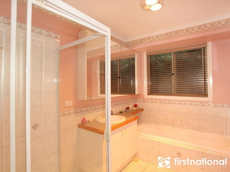 6 Natren Court, Berwick VIC 3806