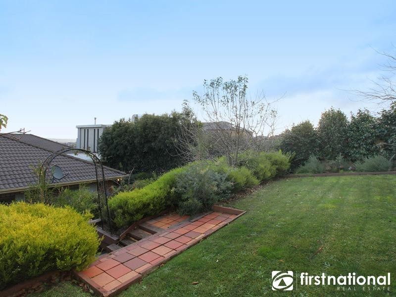 6 Natren Court, Berwick VIC 3806
