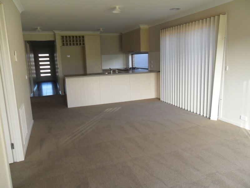 40 Devine Drive, Pakenham VIC 3810