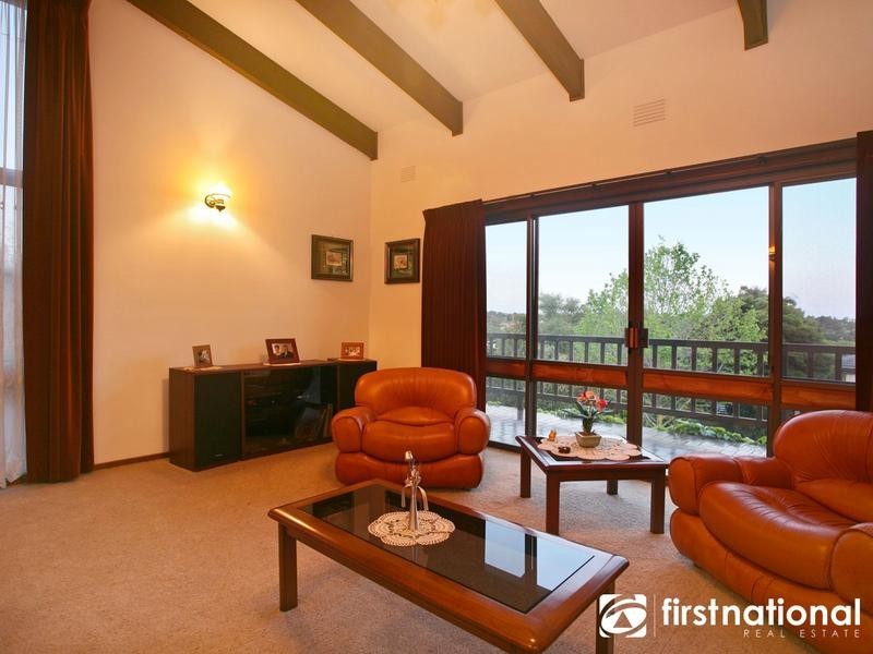 33 Outlook Drive, Berwick VIC 3806