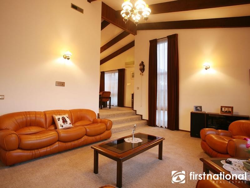 33 Outlook Drive, Berwick VIC 3806