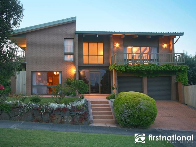 33 Outlook Drive, Berwick VIC 3806