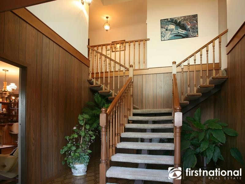 33 Outlook Drive, Berwick VIC 3806